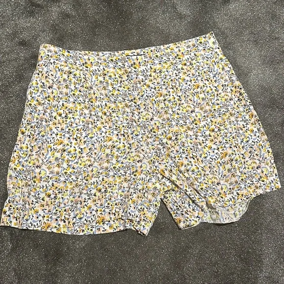 LOFT floral shorts - Picture 2 of 5